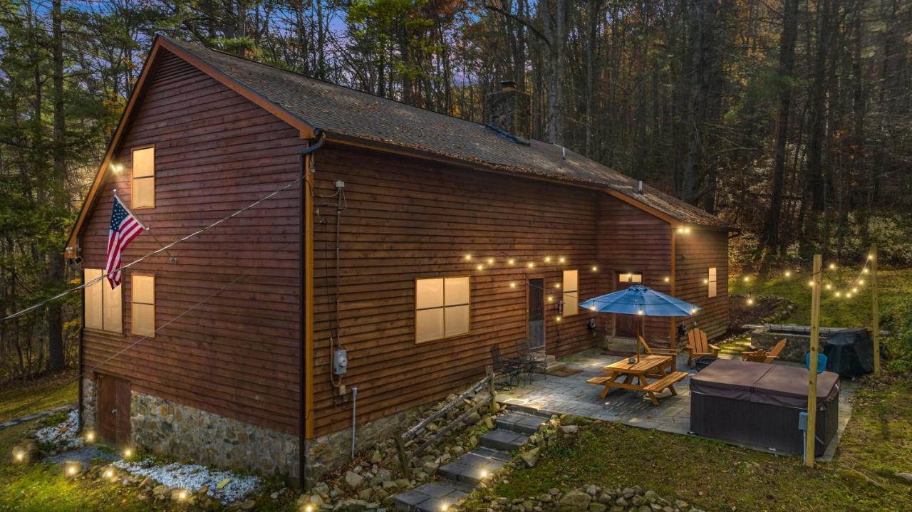 Sleepy Hollow 5br - National Park 7 Min, Hot Tub, Fire Pit, Sleeps 12 Holiday home Luray