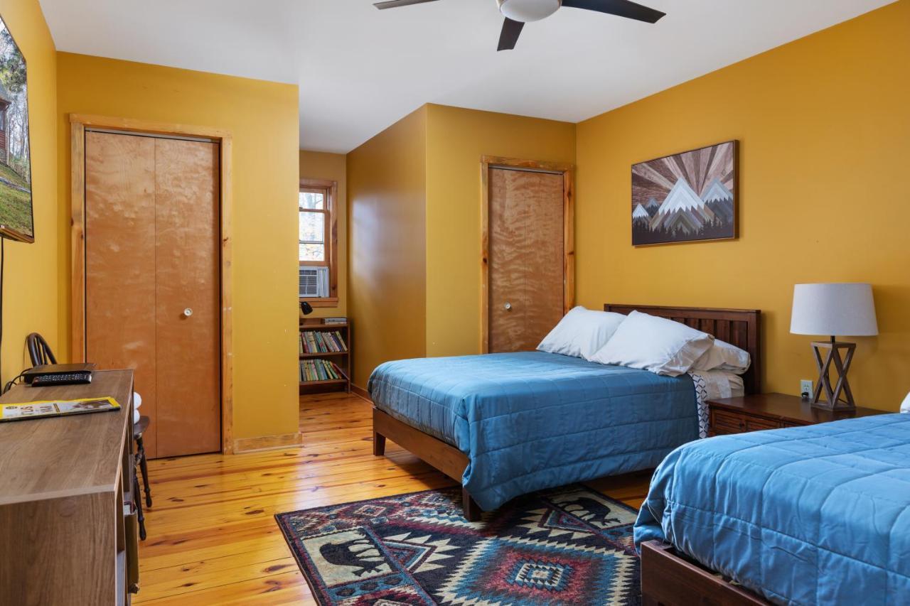 Holiday home Sleepy Hollow 5br - National Park 7 Min, Hot Tub, Fire Pit, Sleeps 12