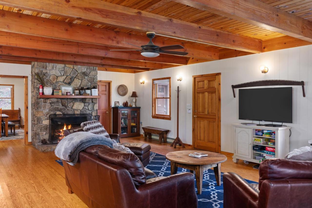 Holiday home Sleepy Hollow 5br - National Park 7 Min, Hot Tub, Fire Pit, Sleeps 12